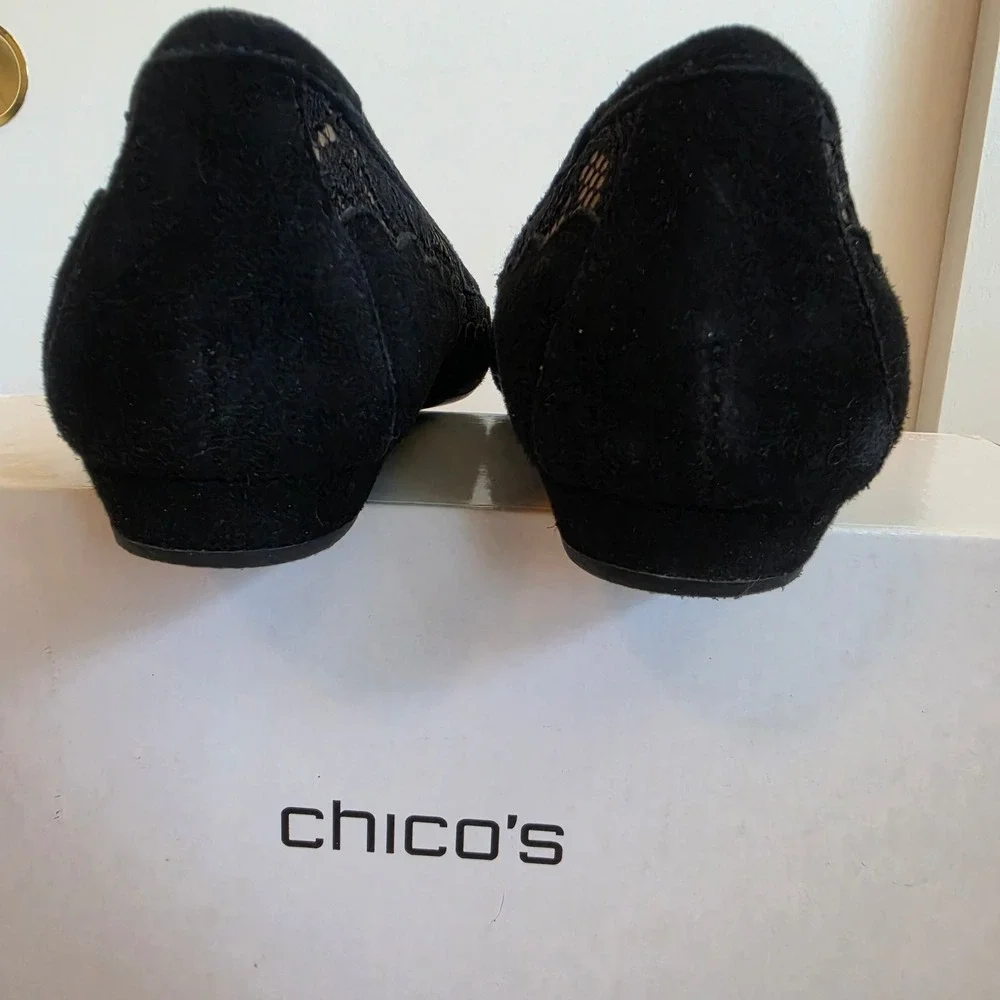 Chicos Black Suede Lace Scalloped Pointed Toe Flats Shoes Womens Size 7.5 M